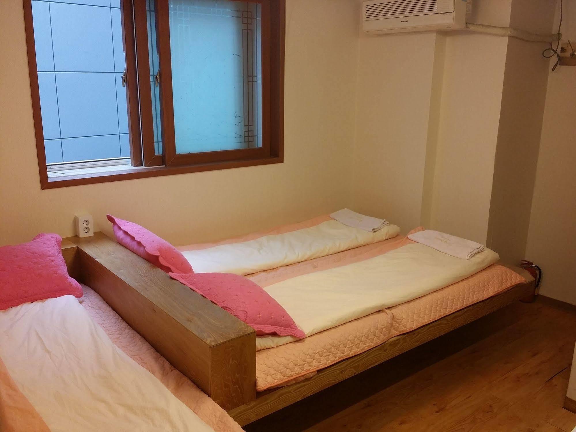Bong Backpackers Seul Exterior foto