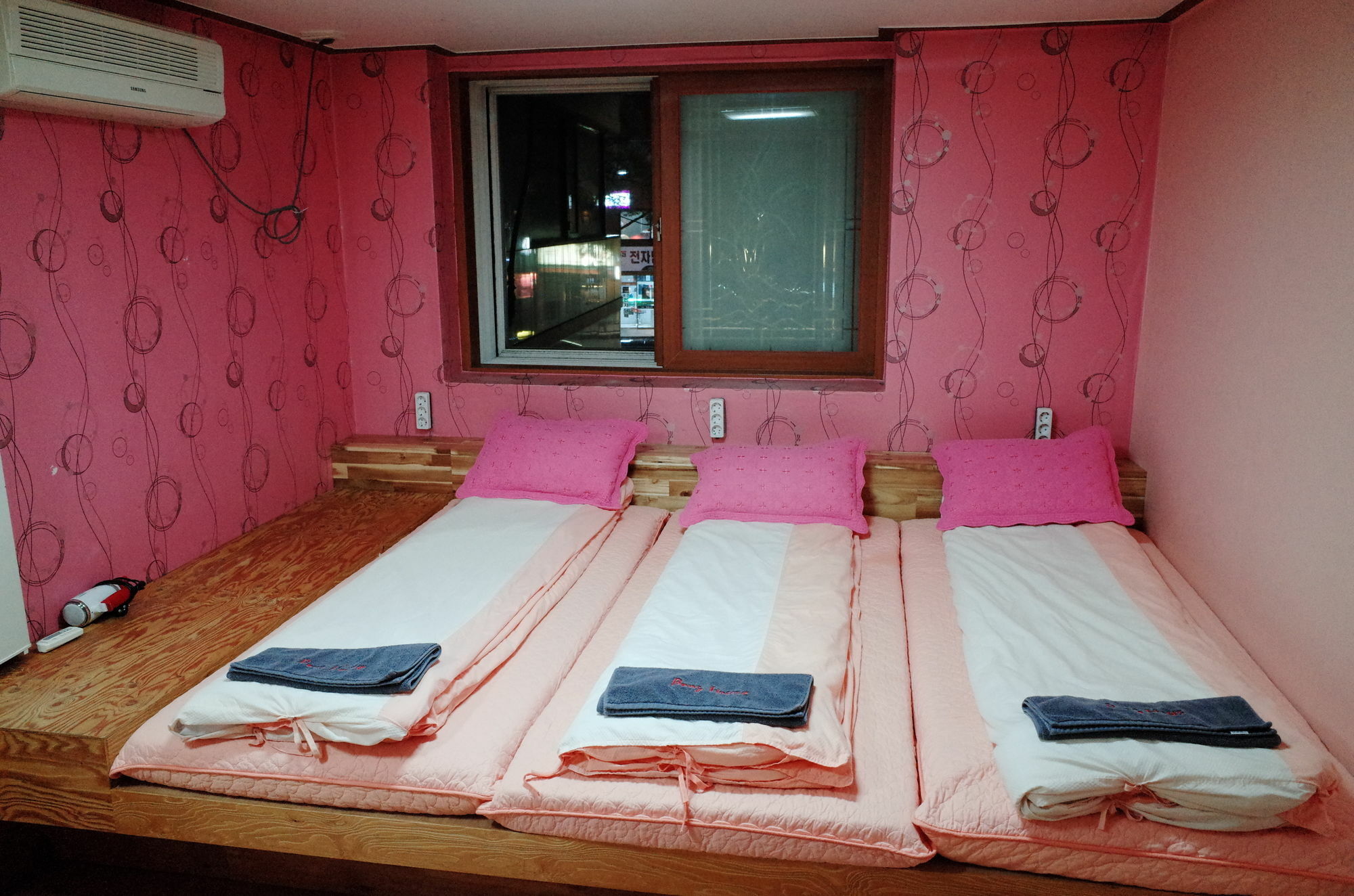 Bong Backpackers Seul Exterior foto